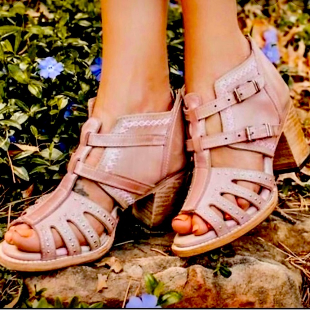 Freebird by Steven, Pink Conner Sandal, Size 9. Pre-owned in Excellent Condition